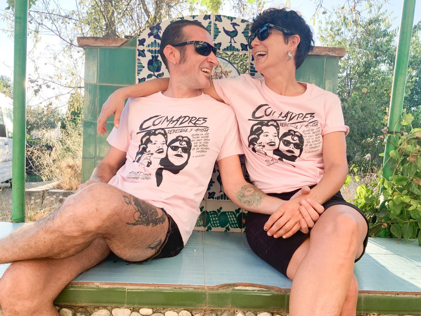 Camiseta rosa feminista
