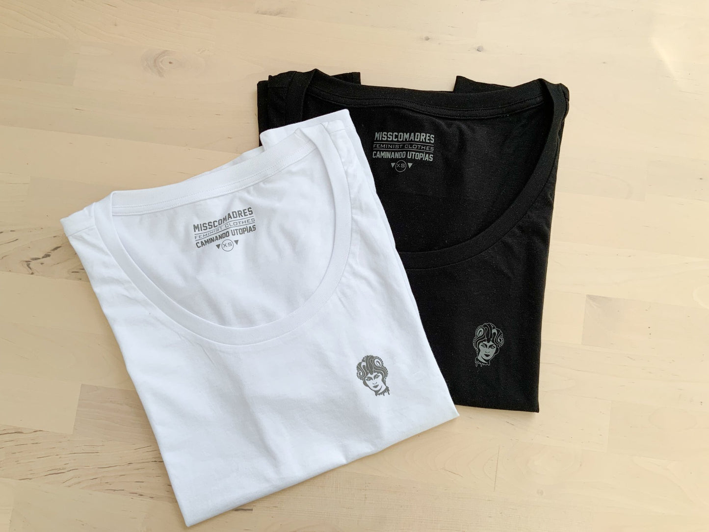Camisetas ecológicas blanca y negra