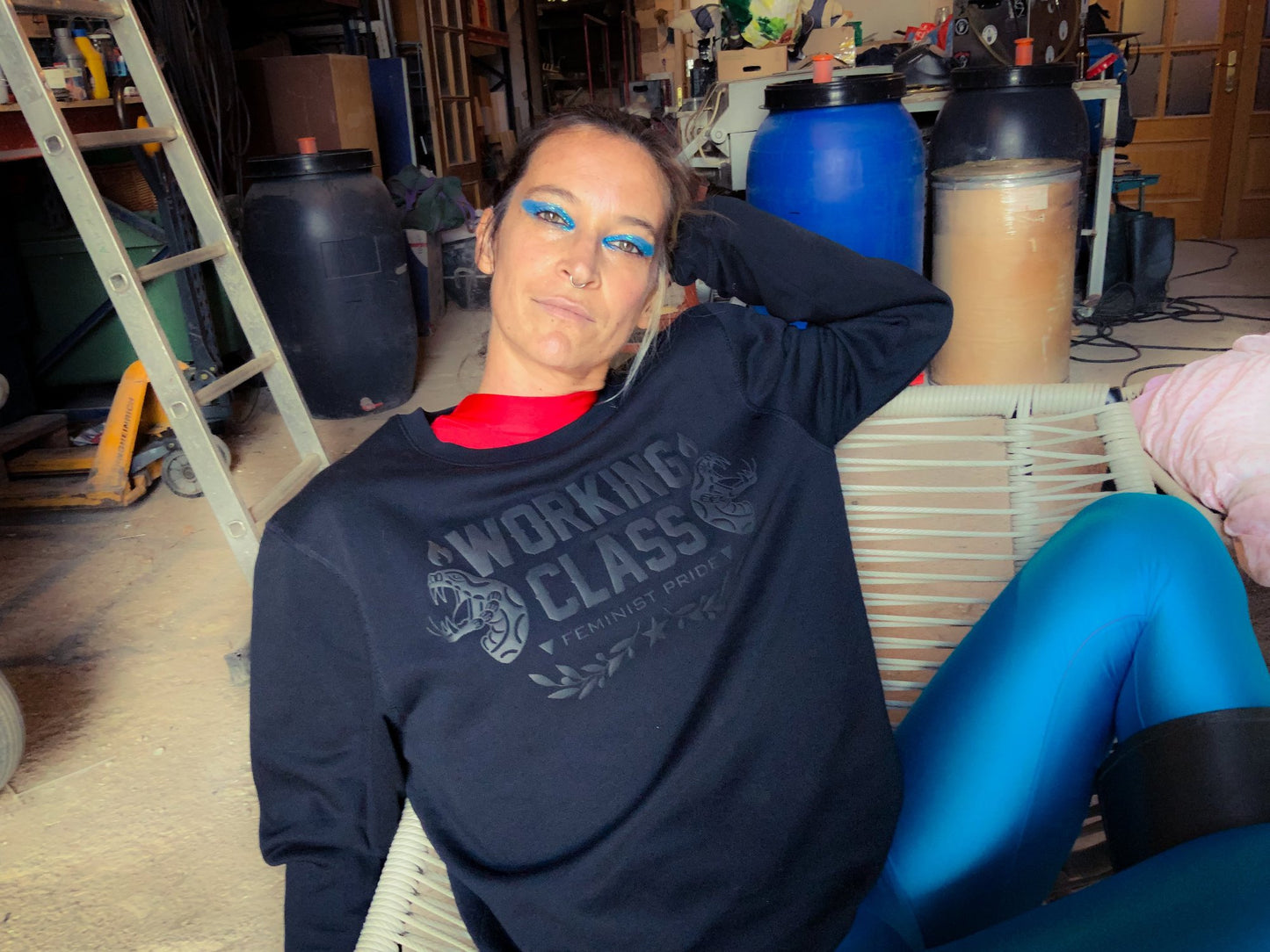 Sudadera negra ecologica feminista