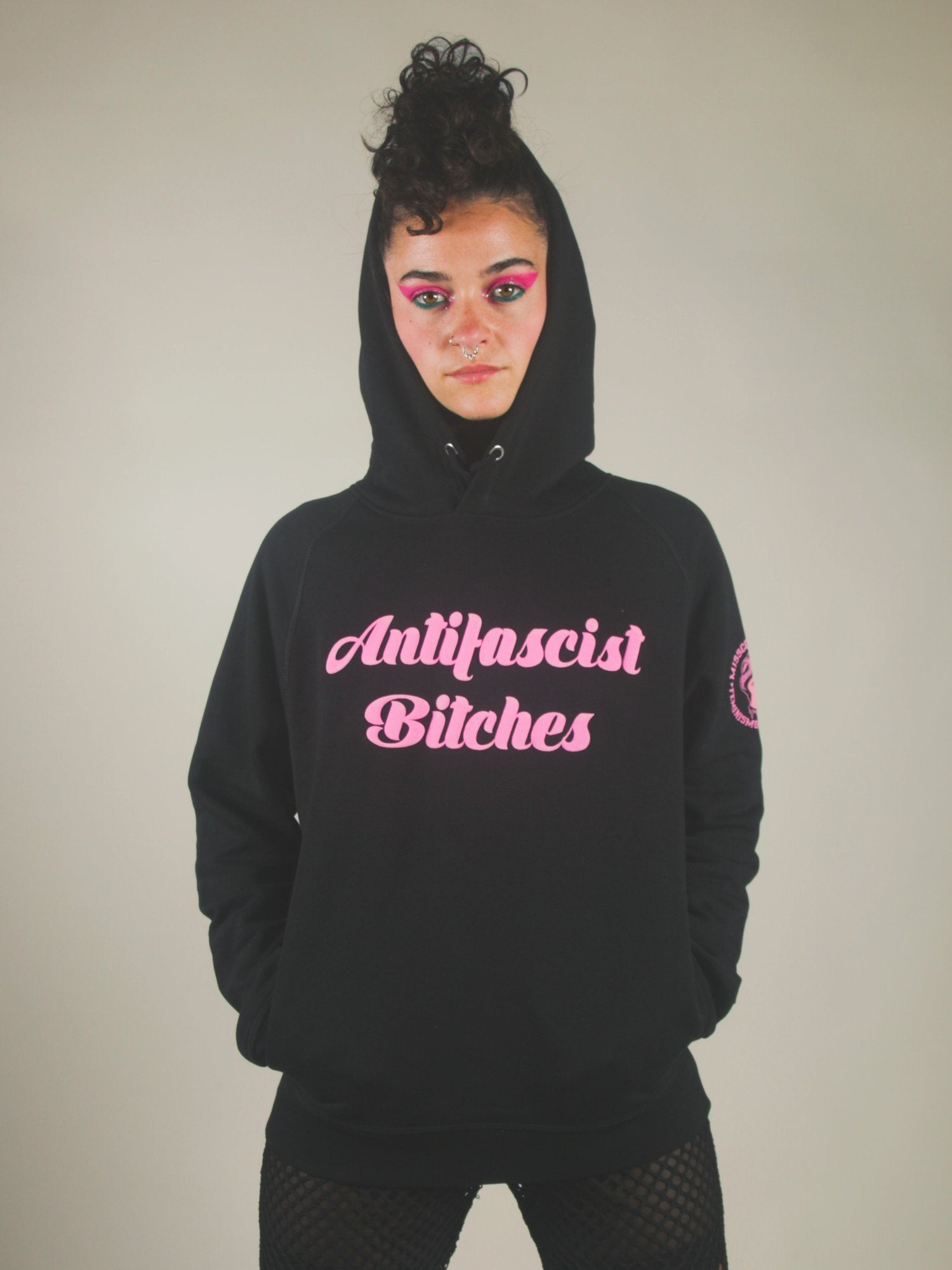 Sudadera Antifascist Bitches Unisex XS