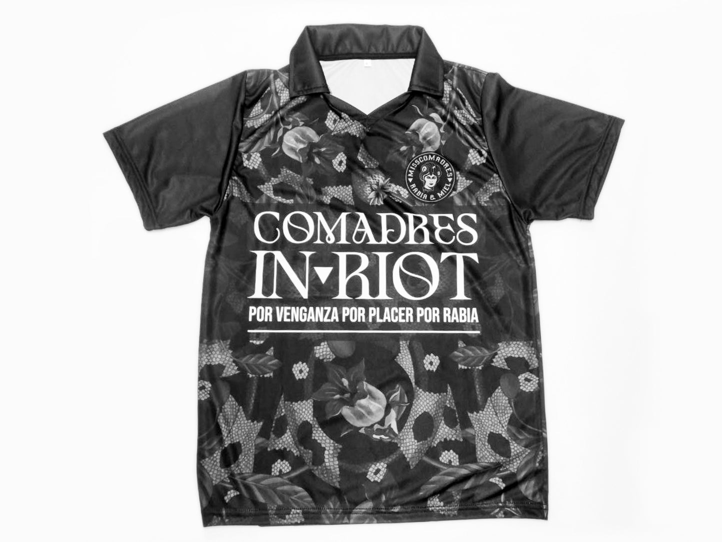 Camiseta fútbol unisex feminista, antifascista de MissComadres, poliéster sublimado, cuello pico v +polo