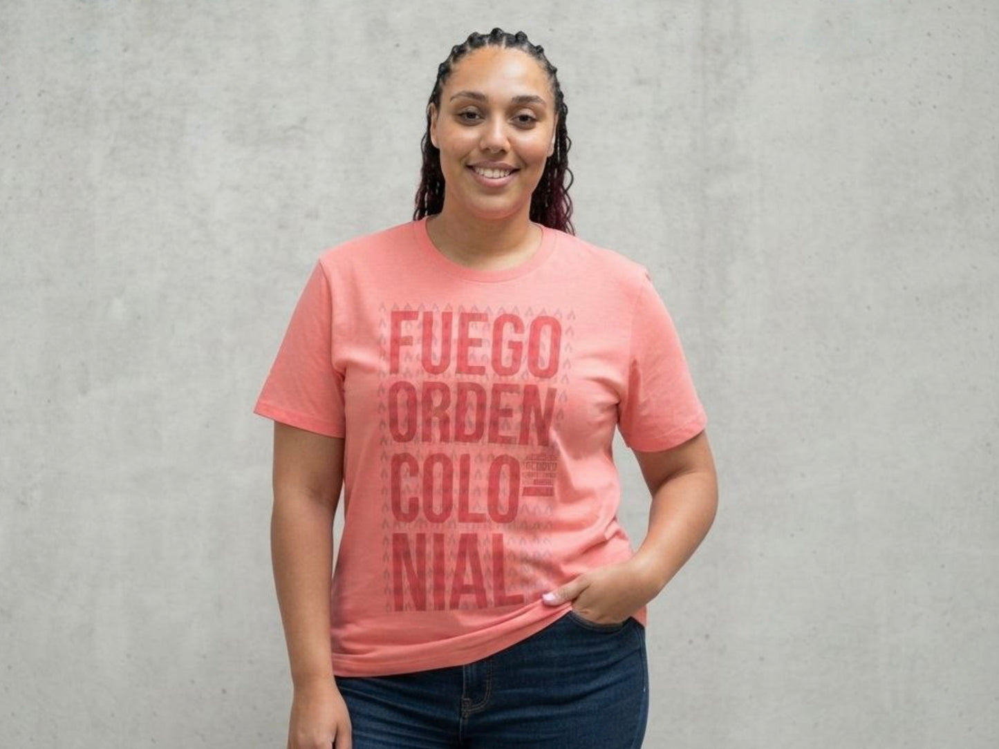 Camiseta unisex  orgánica con mensaje decolonial de comercio justo tinta fotocr 