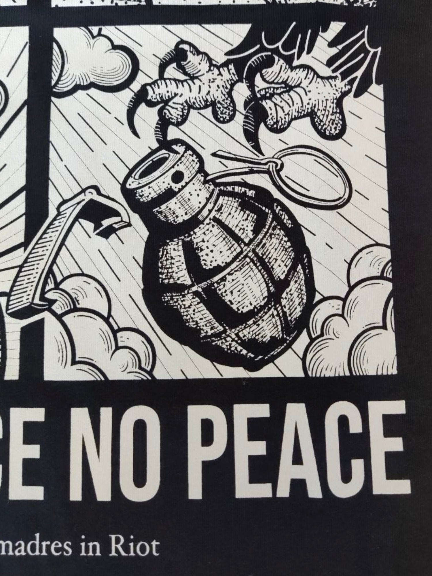 Detalle camiseta orgánica comercio justo 