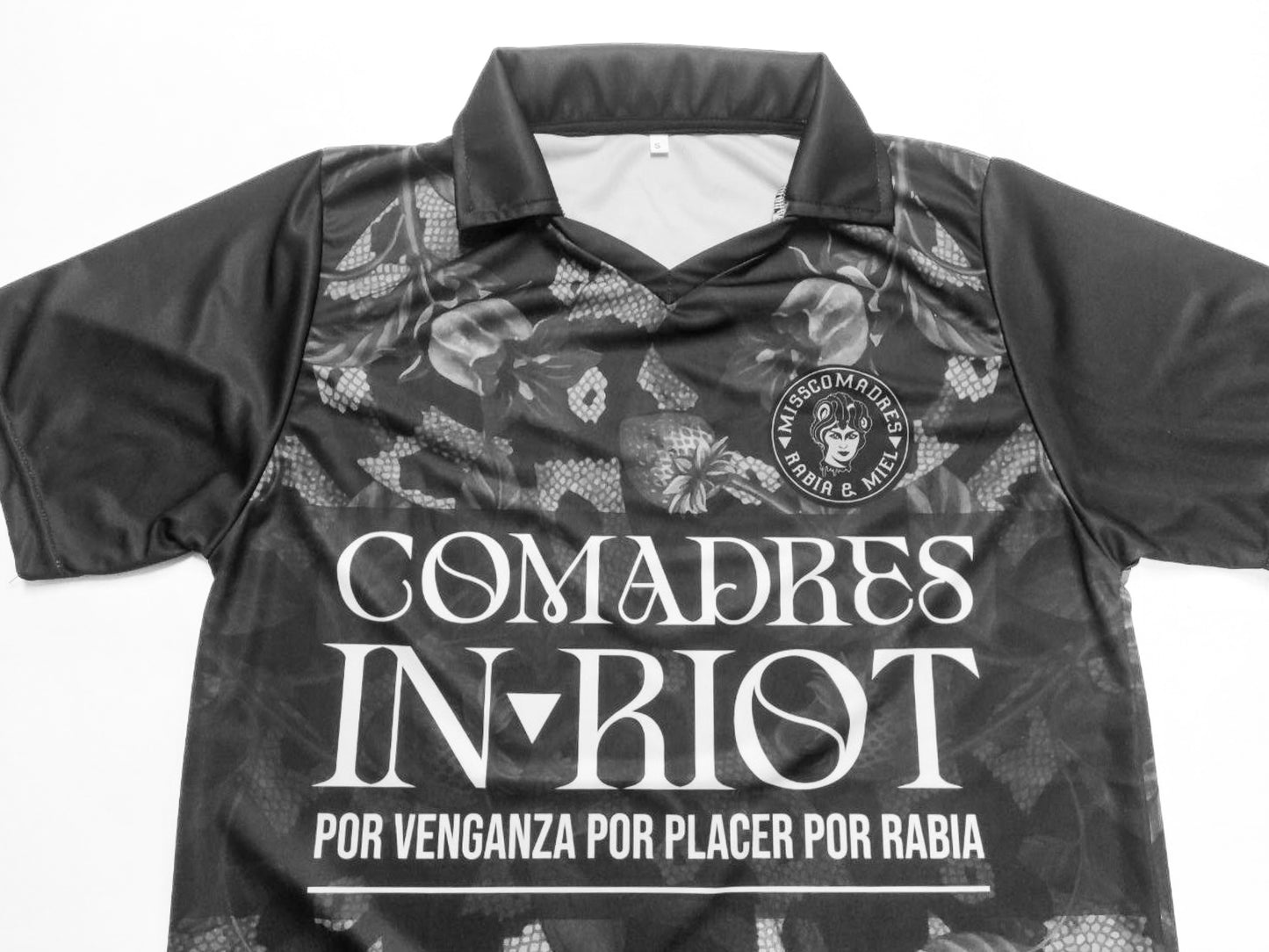 Comadres in Riot · Camiseta fútbol