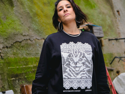 Sudadera negra orgánica feminista contra la violencia de género, comercio justo ecológicos