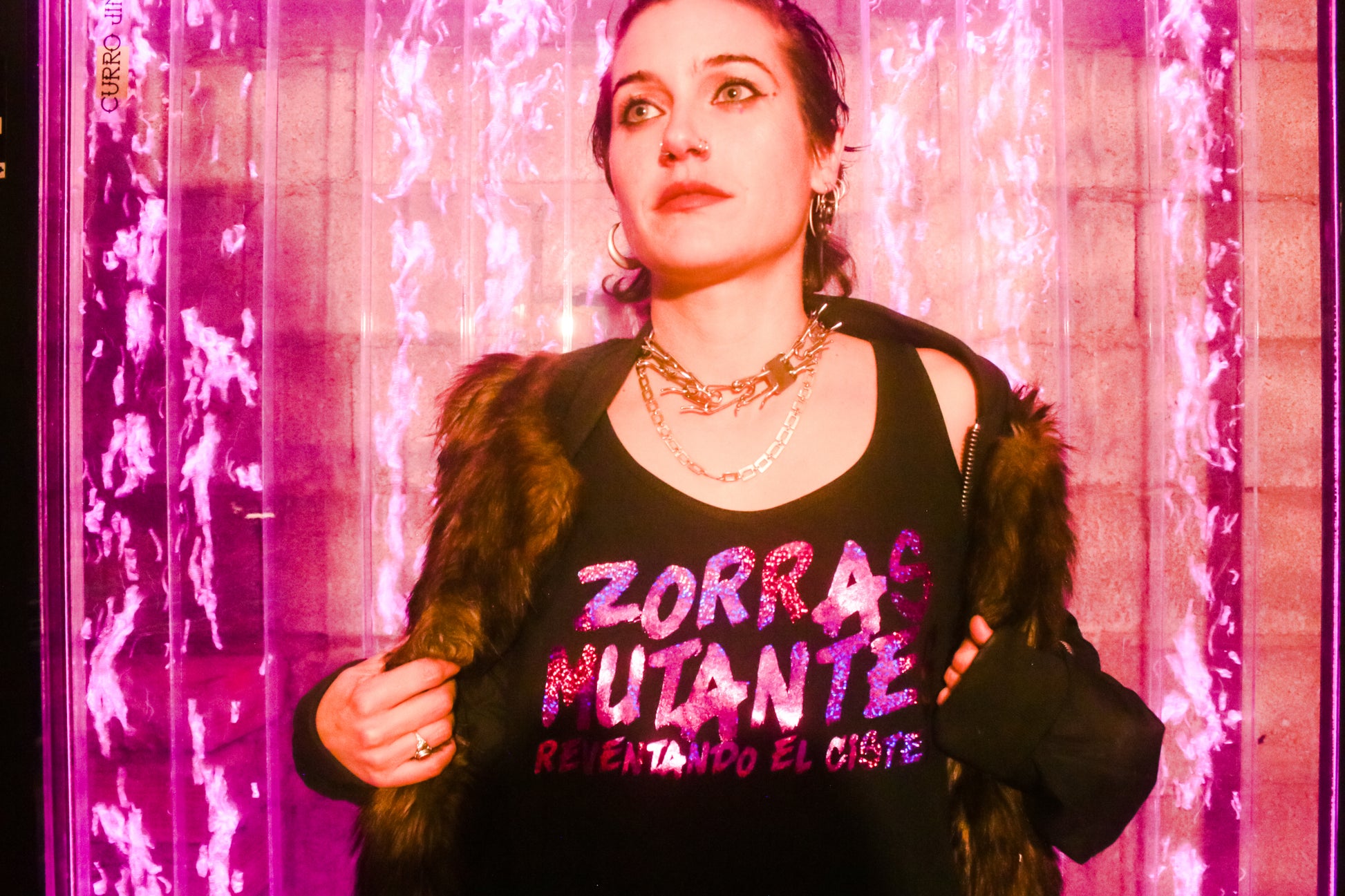 Camiseta tirantes negra ecológica ropa feminista algodón orgánico comercio justo donnaharaway vnsmatrix cyborg