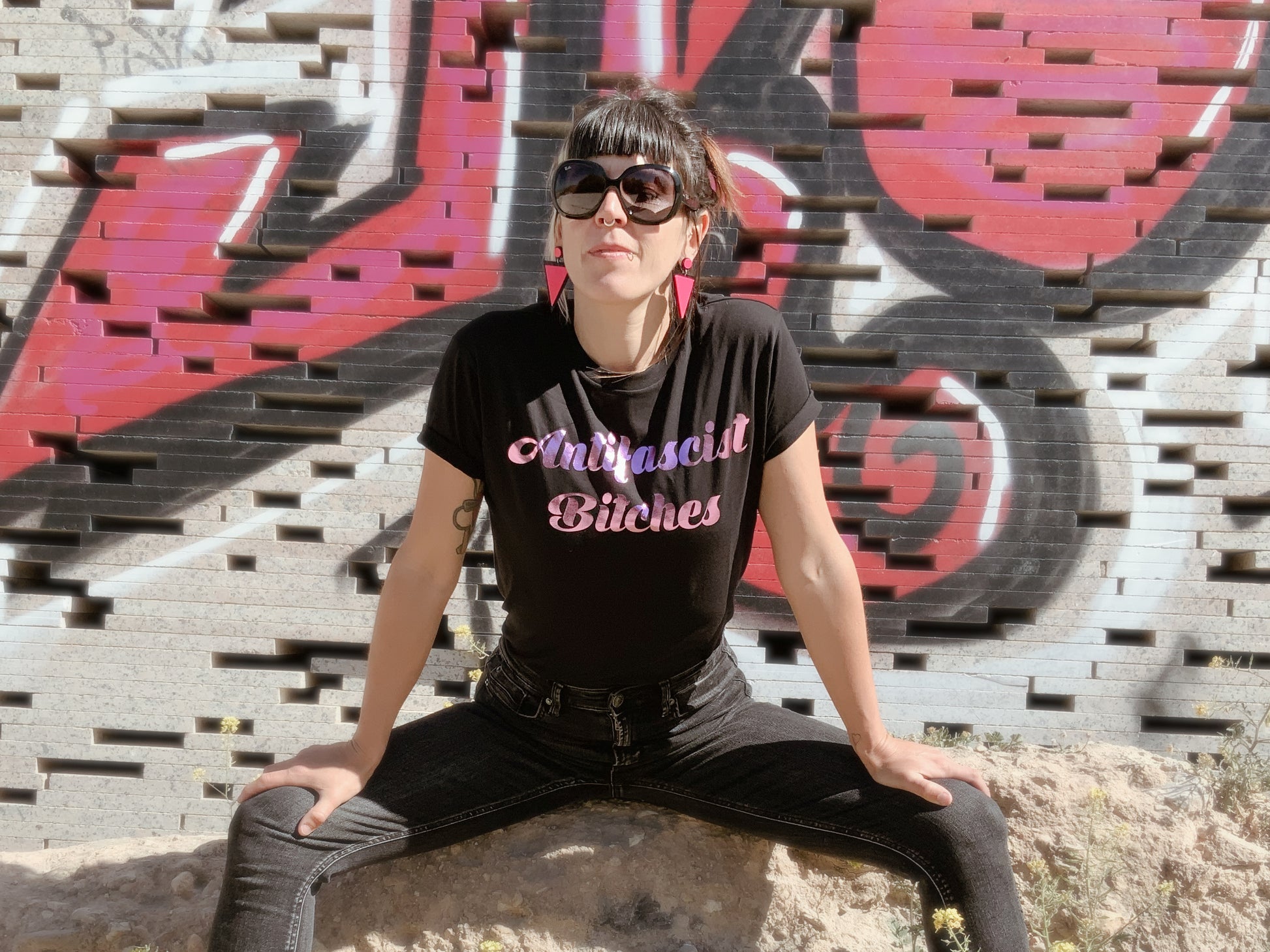 camiseta negra algodón ecológica antifascistas ropa feminista brillo rosa putas antifascistas zorras antifascistas antifascismo antifa