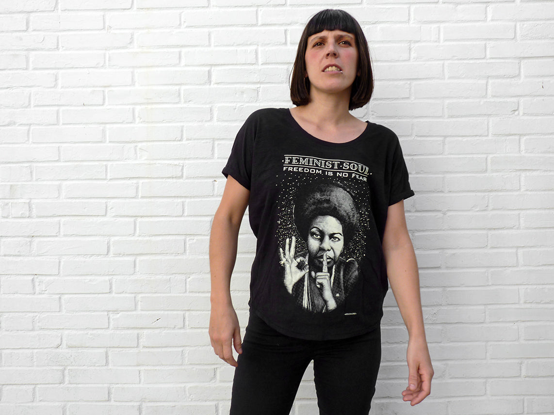 camiseta negra ecológica ropa feminista Nina Simone freedom is not fear